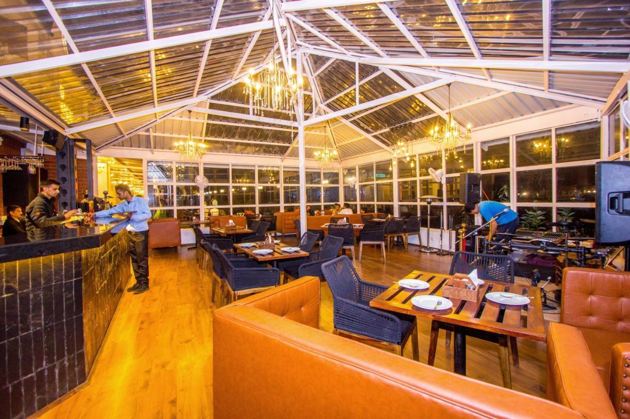 Paradise-The Whitehouse Cafe Манали Экстерьер фото